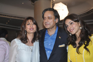 shashi tharoor wife