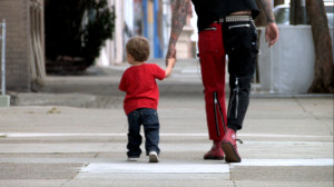 ... und Lars Frederiksen so aussieht. Und in welche Sinnkrisen sie das