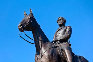 statue of robert e lee who commanded the confederate army of ...