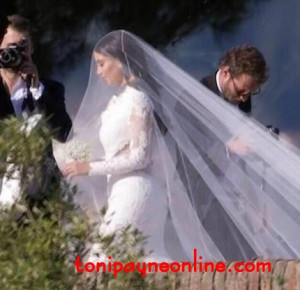 1st Picture of Kim Kardashian in her Wedding Dress; SO GORGEOUS!!