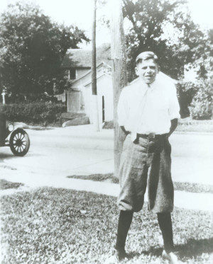 H9,Ronald Reagan in Dixon , Illinois . 1920s.