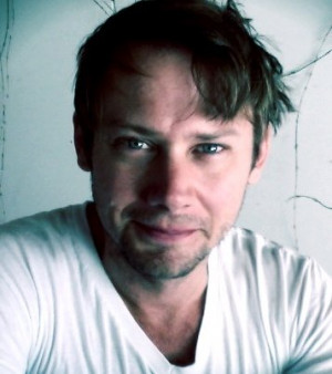 MV5BMTQxODMxMjAzNl5BMl5BanBnXkFtZTcwMTczODc3OQ@@._V1_SY403_SX357_AL ...