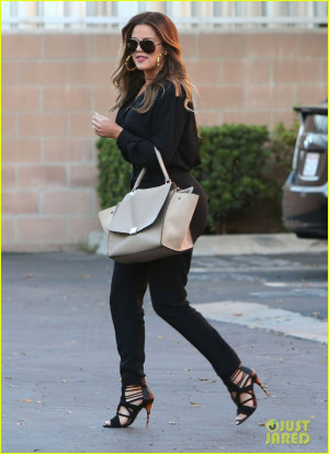 ... Wasn't Throwing Shade at Sister Khloe Over Instagramming Quotes