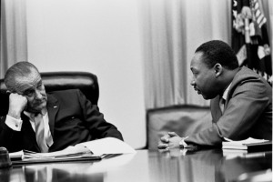 Description Martin Luther King, Jr. and Lyndon Johnson 2.jpg