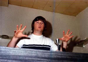 ... w1VeTtoPkZg/T6m9hDbpwMI/AAAAAAAAJCs/SxO4n7WDF2Y/s1600/Brian-Wilson.jpg