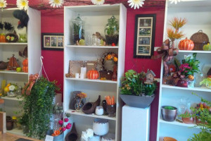 quote on the huge blackboard behind the counter says it all. “Smiles ...