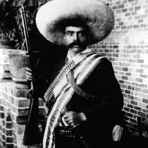 Revolucionario que nació en México .