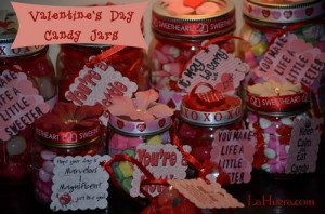 Festive Valentine’s Day Candy Mason Jars http://www.lahuera.com ...