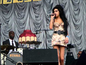 Tears Dry On Their Own live @ Rock Werchter 2007 – Amy Winehouse