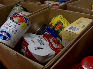 Tigard Covenant Church opens its food pantry to needy families on ...