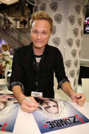 David Anders, who stars in iZOMBIE as Blaine DeBeers, signs for fans ...