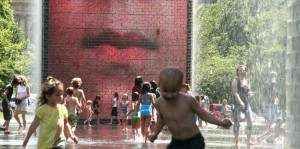 Chicago families beat the heat and humidity playing in the fountain at ...