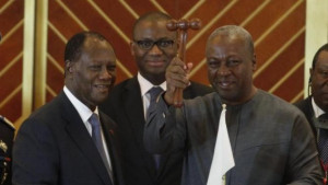 Coast's President Ouattara poses with Ghana's President Dramani Mahama ...