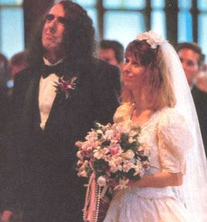 Tiny and Miss Sue lived in thisnice house,on a quiet, tree-lined ...