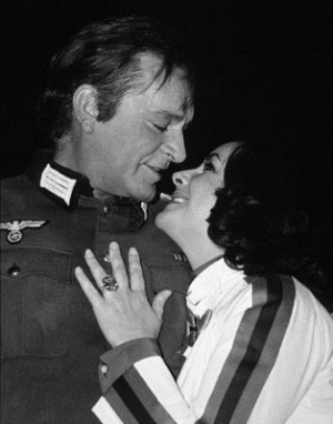 Elizabeth-Taylor-and-Richard-Burton-elizabeth-taylor-6349969-314-400 ...