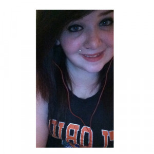 Someone kik me: karmaxkush