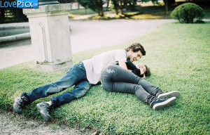 ... /IqBY0Zcn4_8/s640/cute-couple-hug-playing-romantic-garden-beauty.jpg