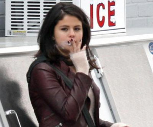 selena gomez new haircut 2015
