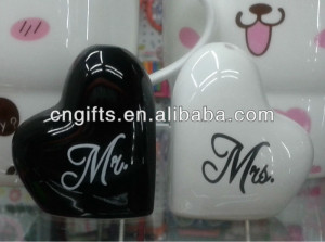 our another design Mr.Mrs.salt and pepper shaker pls refer to below: