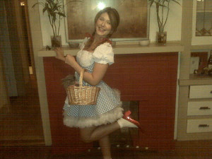 Jewel Staite's twit - “Happy Hallowe'en! From Dorothy and Toto!”