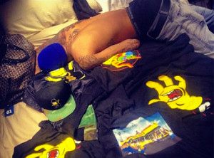 Rihanna Tweets Photo of Chris Brown in Bed