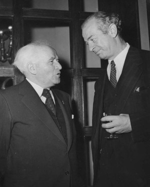 David Ben-Gurion and Linus Pauling at the King David Hotel, Jerusalem ...