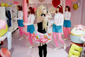 Avril Lavigne’s ‘Hello Kitty’ Music Video Is a Kawaii Punk ...
