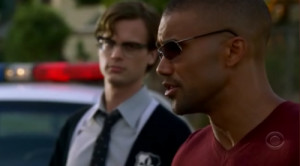... his glasses on so strangely?Also look at Reid in the background. :3