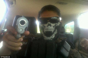 ... drug cartel shows off money, guns and drugs on Facebook (photos