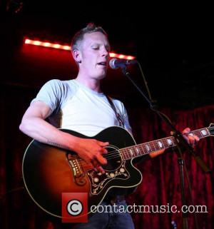 laurence fox plays a live 4720780