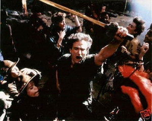 Touche! Peter Pan (Robin Williams) Vs. Capitán Garfio (Dustin Hoffman ...