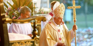 Pope Benedict XVI arrives at the altar to lead holy mass at Antonio ...