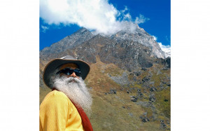 Sadhguru-Mystic-Himalayas-02-20061002_IQB_0224-e)sq