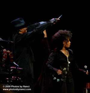Clarence Clemons, Cindy Mizelle, the E-Street Band, Boston, MA 04/21 ...