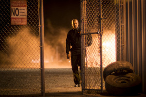 Denzel Washington holds the gun in 'The Equalizer' photo stills