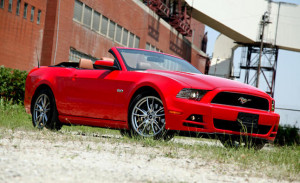 2013 Ford Mustang GT Convertible Review - Video
