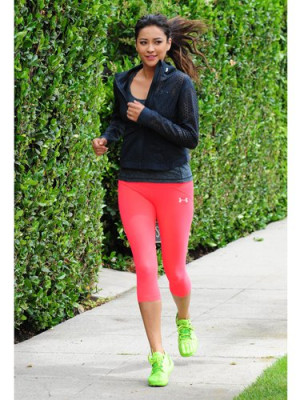 Source: http://www.seventeen.com/health/tips/what-to-wear-to-the-gym# ...
