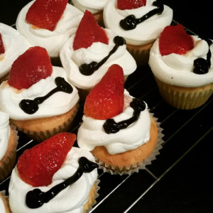 These…these were supposed to be Baymax cupcakes for @enjouji_kei , i ...