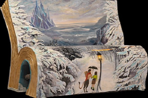 book-benches the-lion-the-witch-and-the-wardrobe