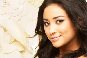 shay mitchell in pretty little liars