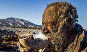 Amou Haji, 80-Year-Old Iranian Man, Smokes Animal Poop, Says He Hasn't ...
