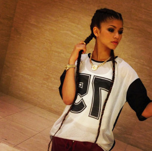 Zendaya has some super long braids in this pic that she posted on her ...
