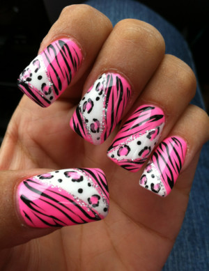 87911-Pink-Leopard-Print-Nails.png