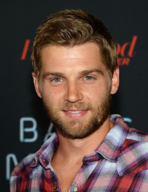 Mike vogel photo 8140