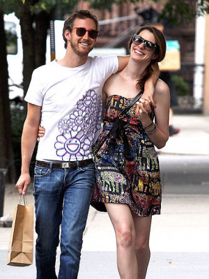 Anne Hathaway with boyfriend Adam Shulman