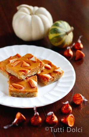 pumpkin pie bars oatmeal crust pumpkin filling topped with halved ...