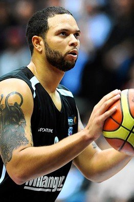 Deron Williams Makes His Turkish Debut