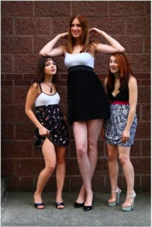 Extremely tall women.. if you are in to that kind of thing… (34 ...