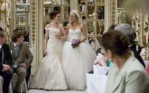Anne Hathaway and Kate Hudson in Bride Wars