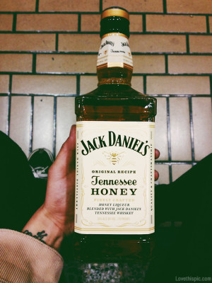 Jack Daniels Tennessee honey whiskey